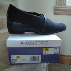 Mootsies Tootsies  black fabric slip on shoes